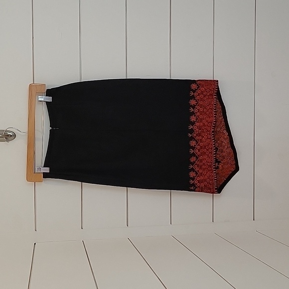 FRENCH connection size 2 black with red embroidery assymetrical midi skirt - Picture 2 of 4